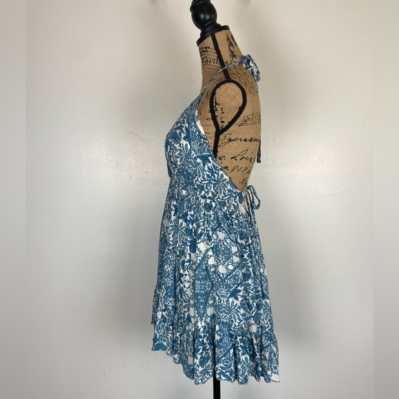 Olivaceous Women's Mini Dress Sundress Size Large Floral Blue Halter Neck Ruffle - Picture 3 of 12